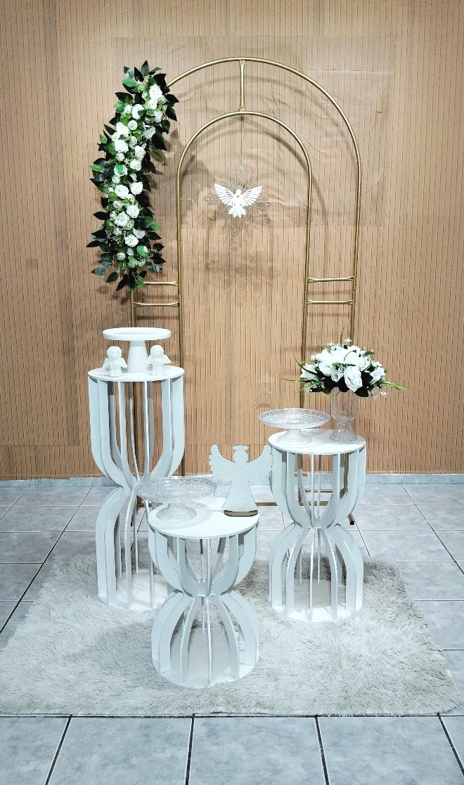 Batizado Flores Com Mesas Ampulheta - lu pegue e montee