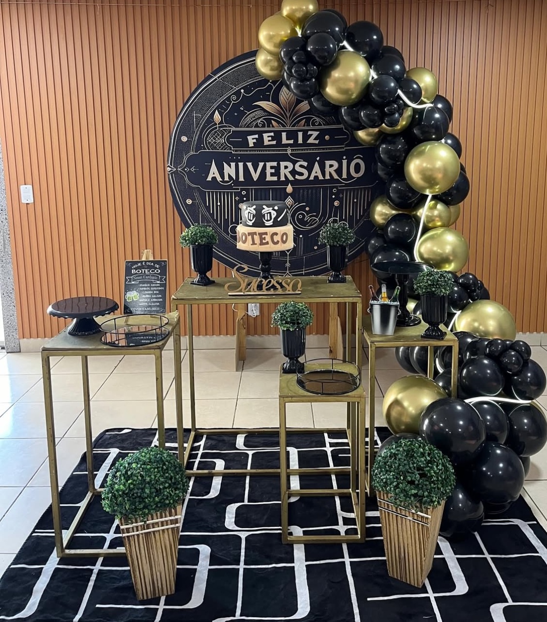 Adulto Feliz Aniversario Com Mesa de Ferro - Mãe&filhas