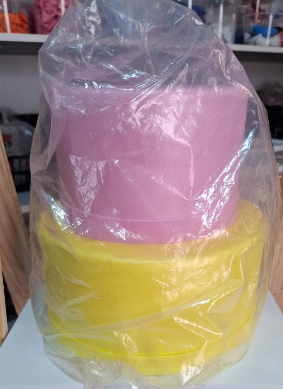 Bolo Fack Rosa Com Amarelo - CRISOLIVEIRA FEST