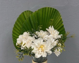 Flor (Buque) - Branco Com Latânia Verde - Festa e Arte Decorações