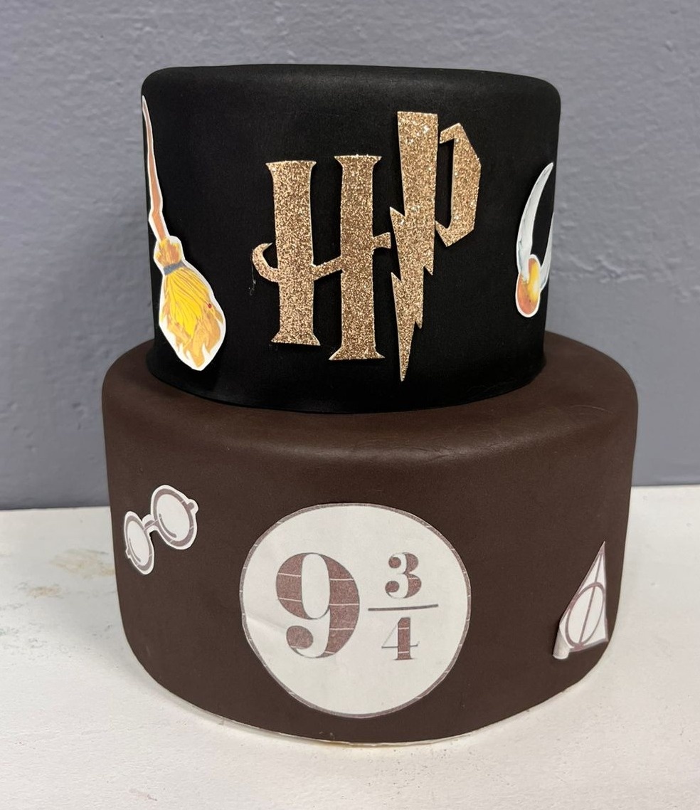 Bolo Fake - Harry Potter - Festa e Arte Decorações