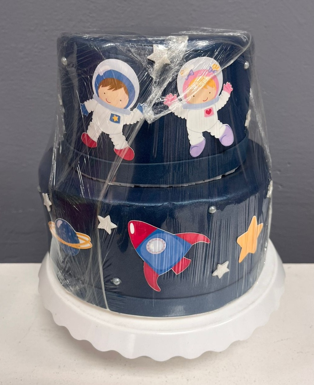 Bolo Fake - Astronauta - Festa e Arte Decorações