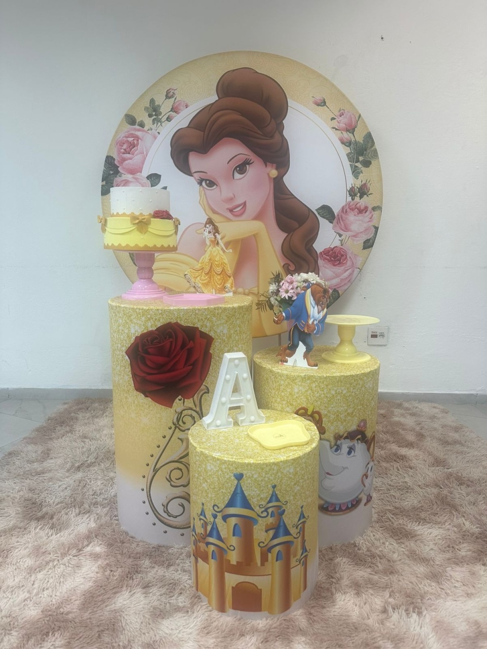 A Bela E A Fera (Rosa) - Festa e Arte Decorações