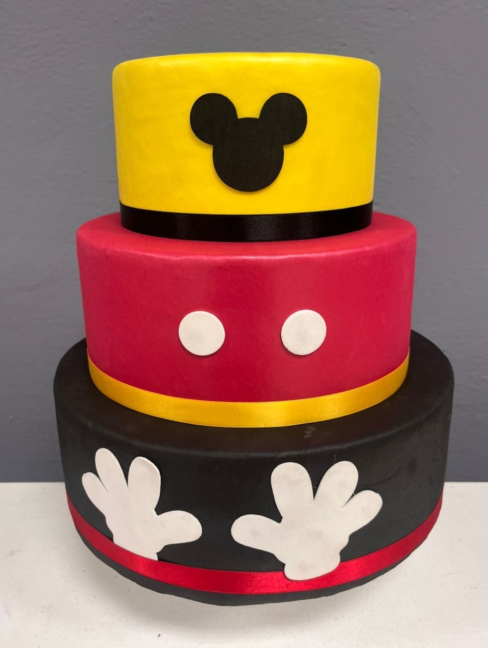 Bolo Fake - Mickey - Festa e Arte Decorações