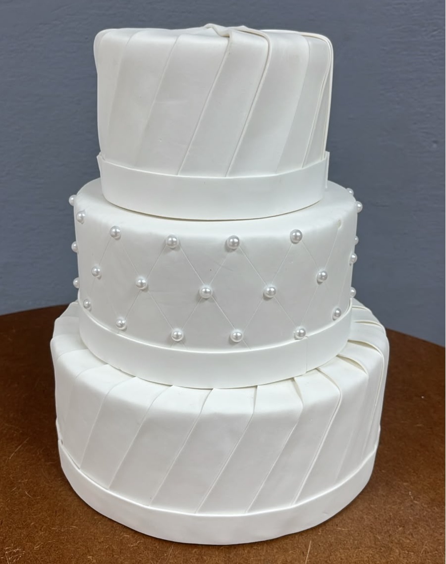 Bolo Fake - Branco Casamento - Festa e Arte Decorações