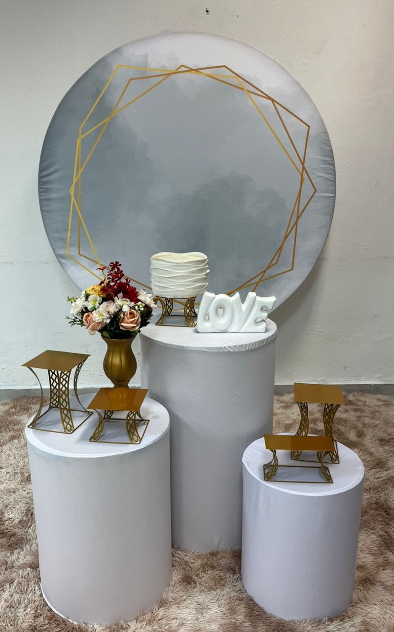 Cinza E Dourado - Festa e Arte Decorações