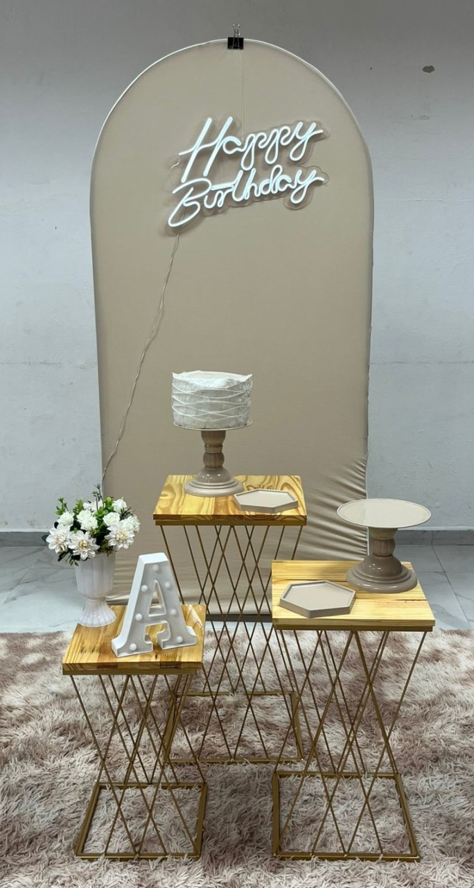 Luxo L - Bege  - Festa e Arte Decorações