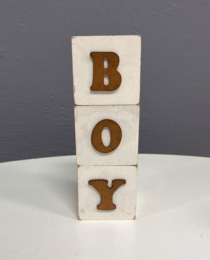 Cubos de Mesa Mdf - Boy (Branco E Dourado) - Festa e Arte Decorações