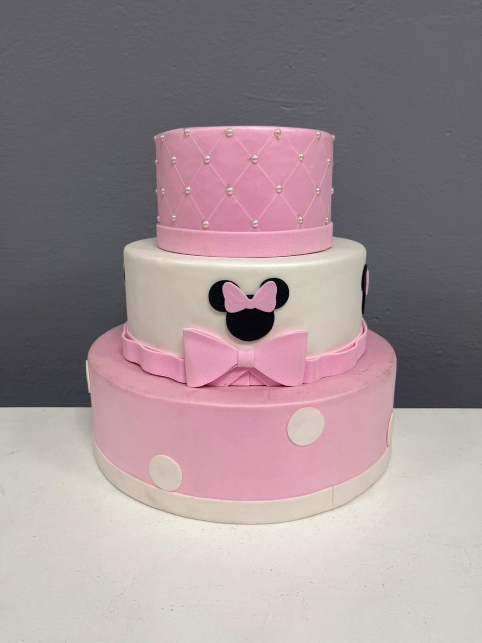 Bolo Fake - Minnie Rosa - Festa e Arte Decorações