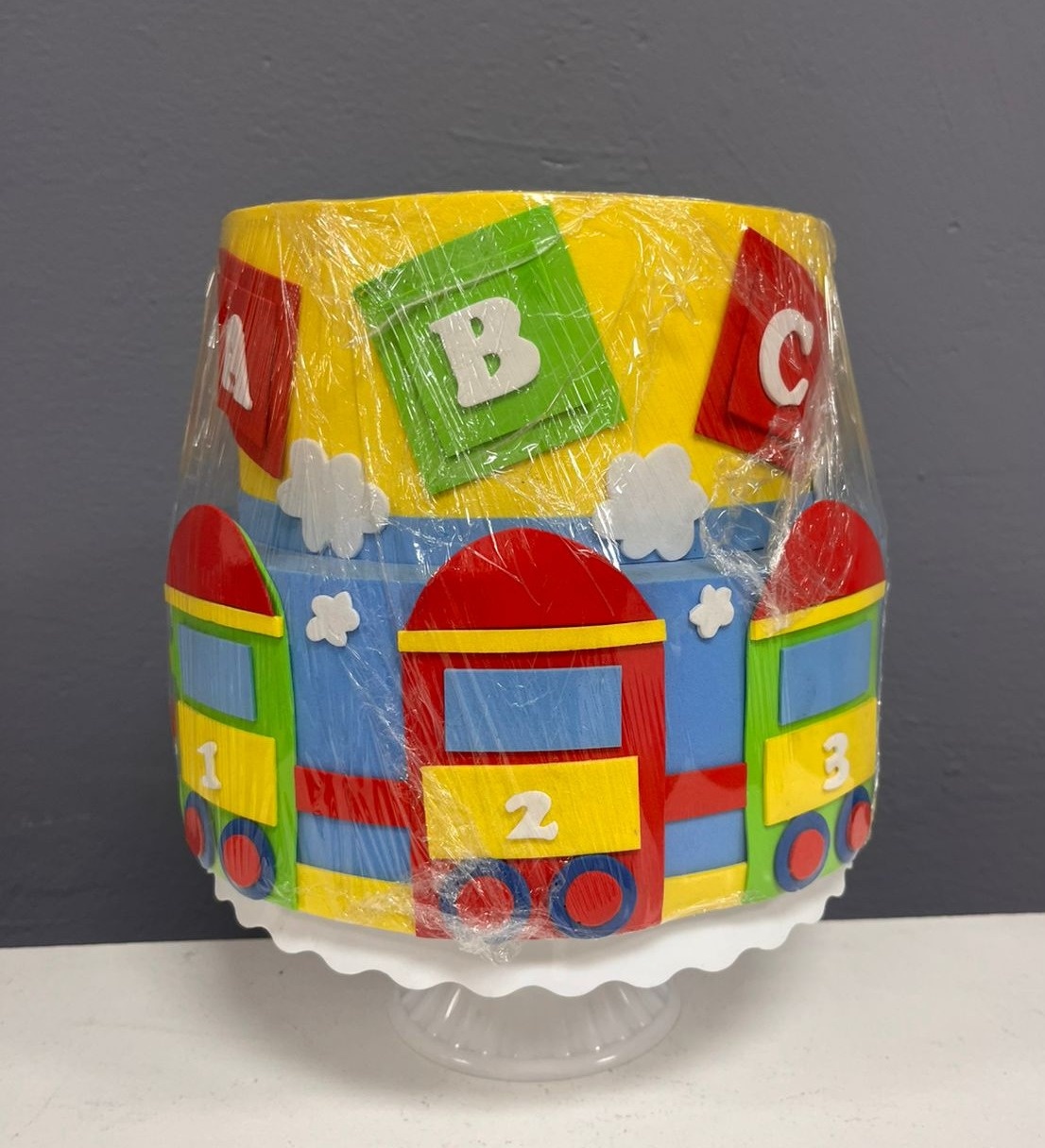 Bolo Fake - Trem Abc (Brinquedos) - Festa e Arte Decorações