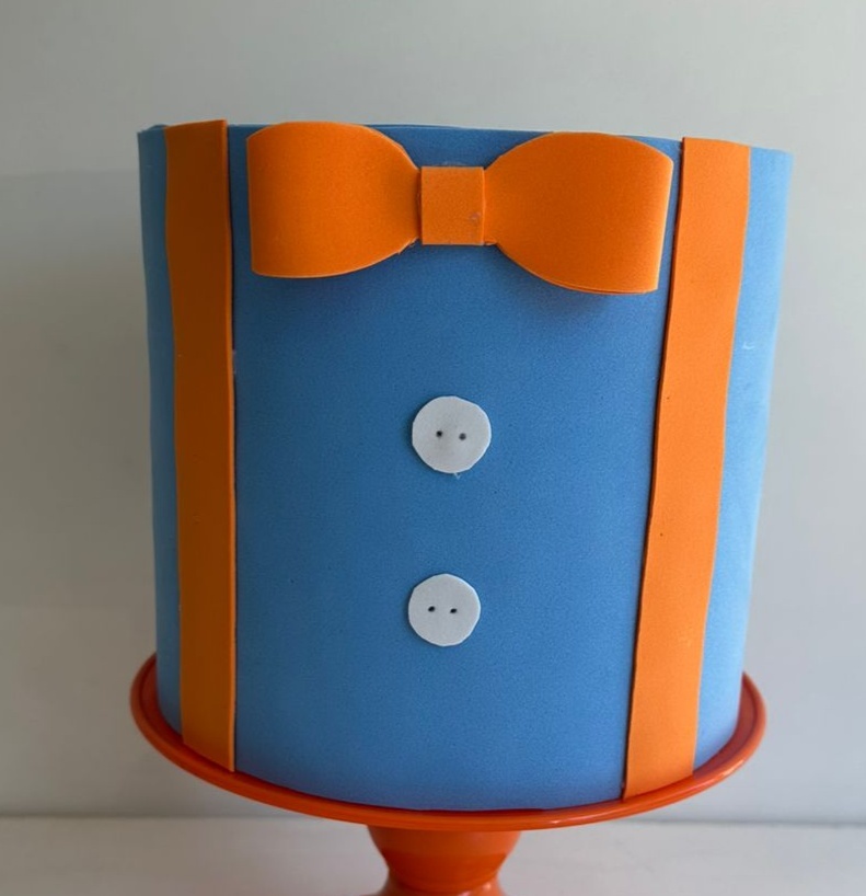 Bolo Fake - Blippi - Festa e Arte Decorações