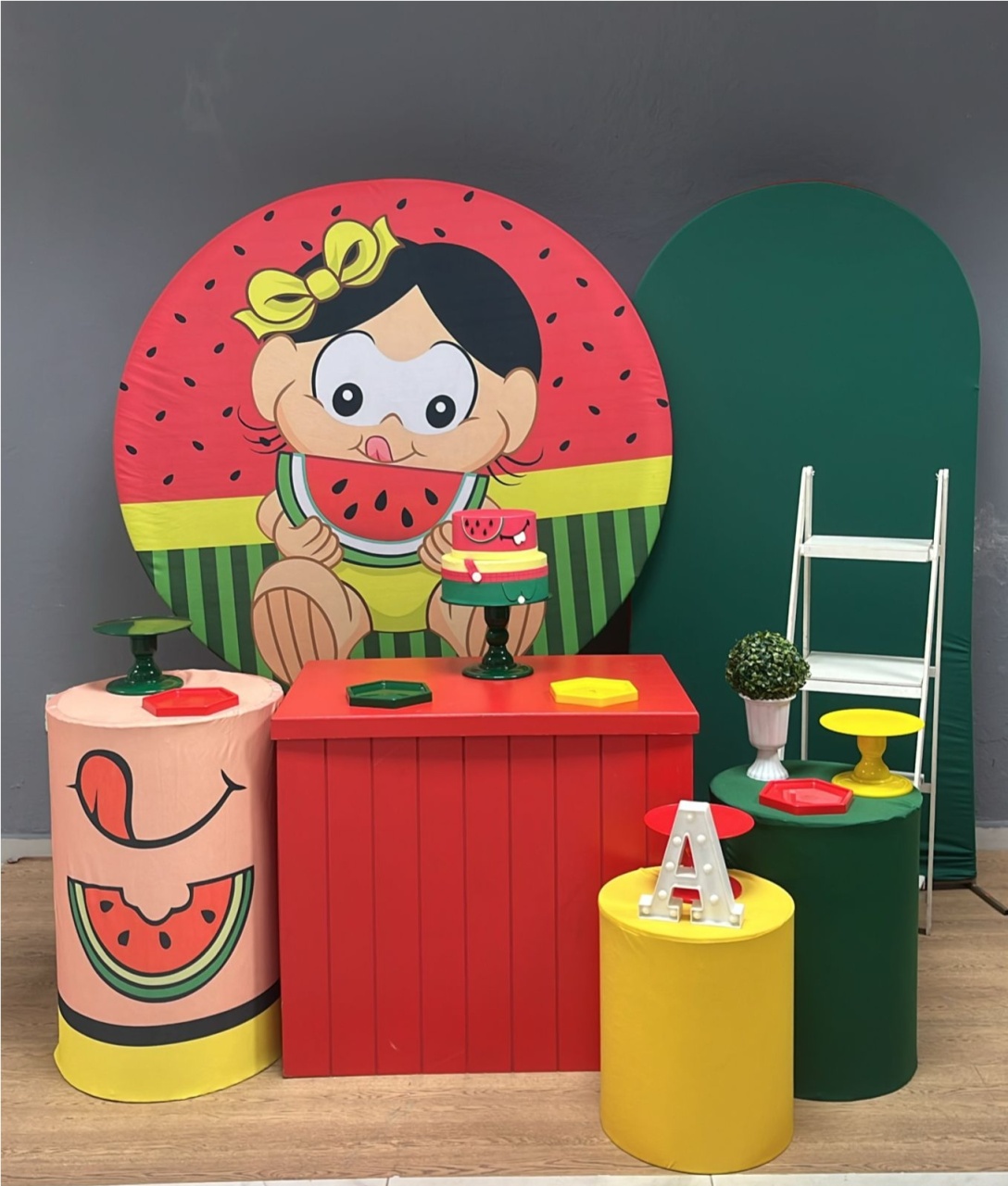Magali Baby - Ouro  - Festa e Arte Decorações