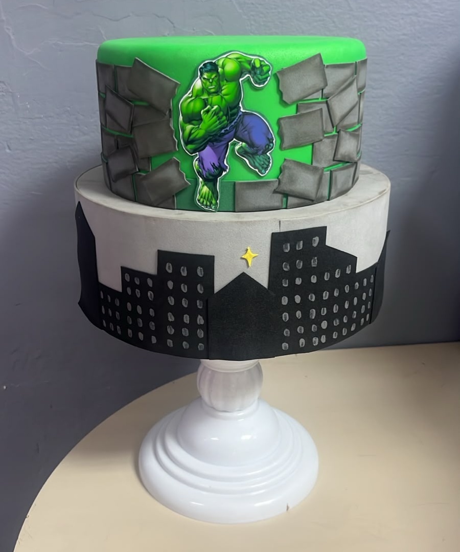 Bolo Fake - Hulk - Festa e Arte Decorações