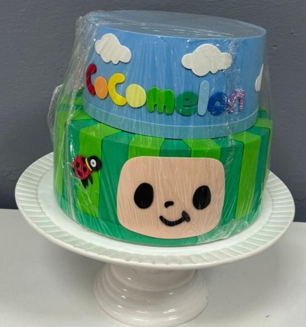 Bolo Fake - Cocomelon - Festa e Arte Decorações