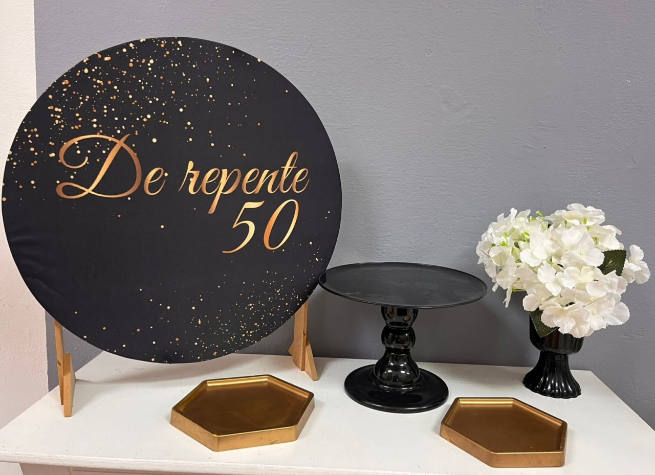 Mk - de Repente 50 Preto E Dourado - Festa e Arte Decorações
