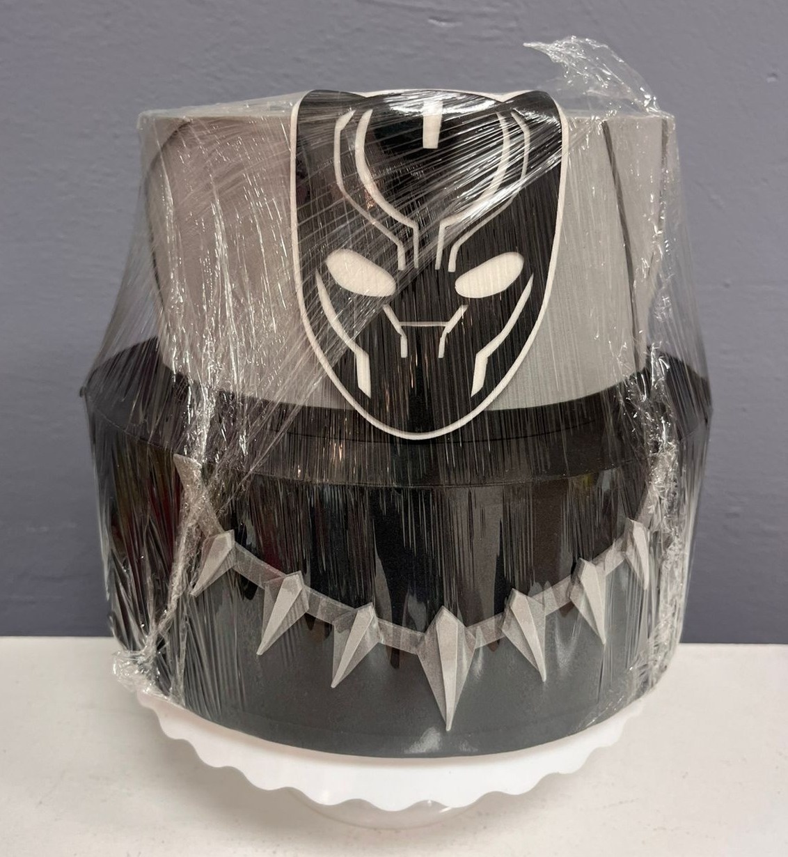 Bolo Fake - Pantera Negra - Festa e Arte Decorações