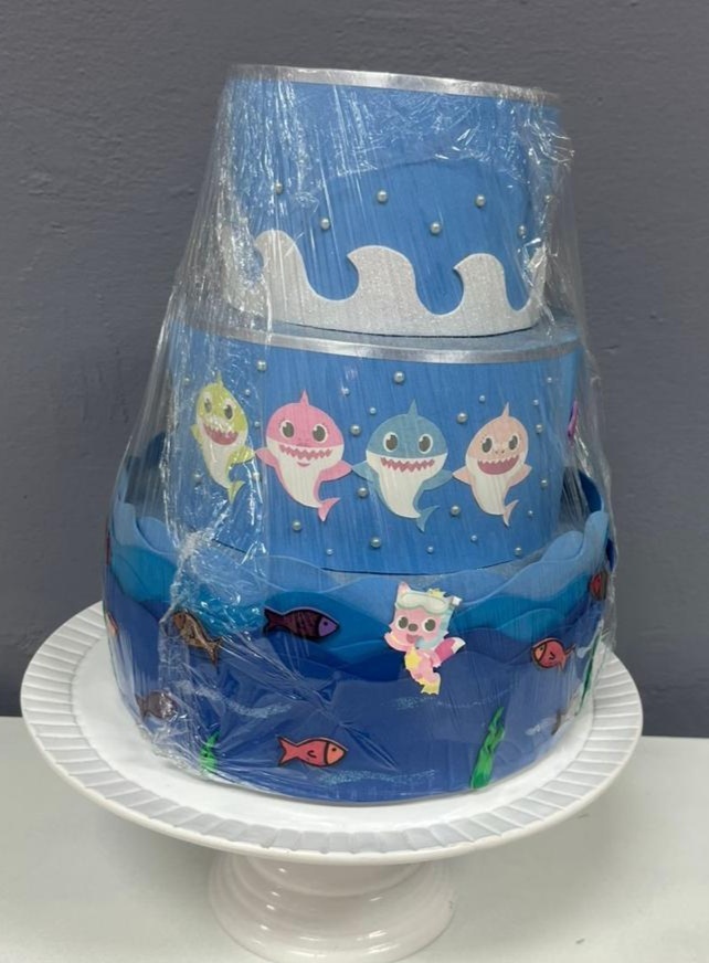 Bolo Fake - Baby Shark - Festa e Arte Decorações