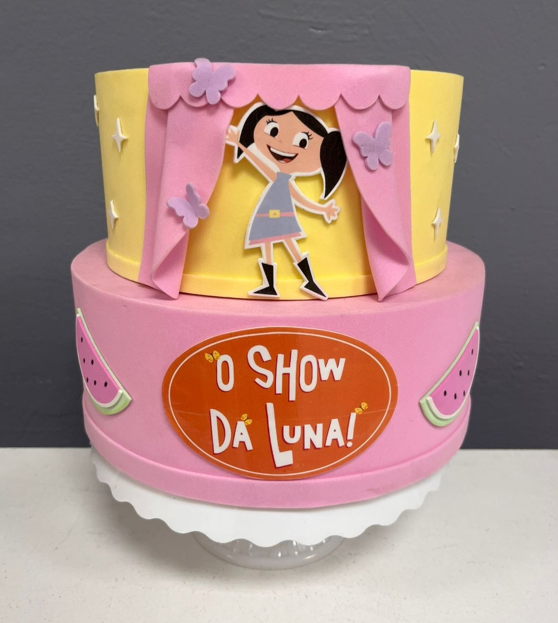 Bolo Fake - Show da Luna Rosa - Festa e Arte Decorações