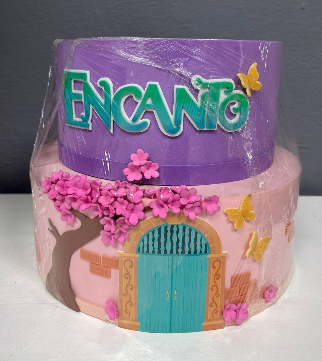Bolo Fake - Encanto - Festa e Arte Decorações