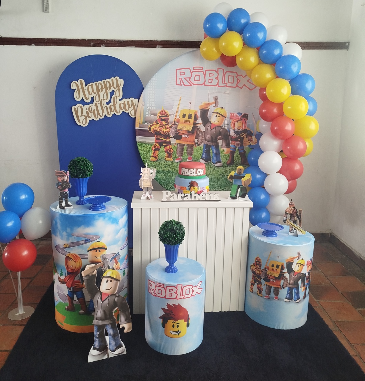 Roblox C/Painel Romano E Balões  - ana_decoracoes.peguemonte