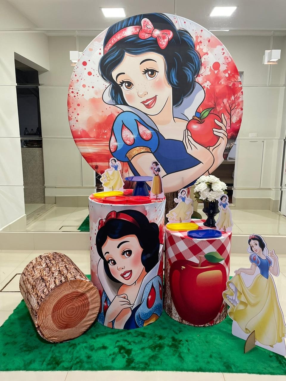 Branca de Neve - LuaPegueMonte