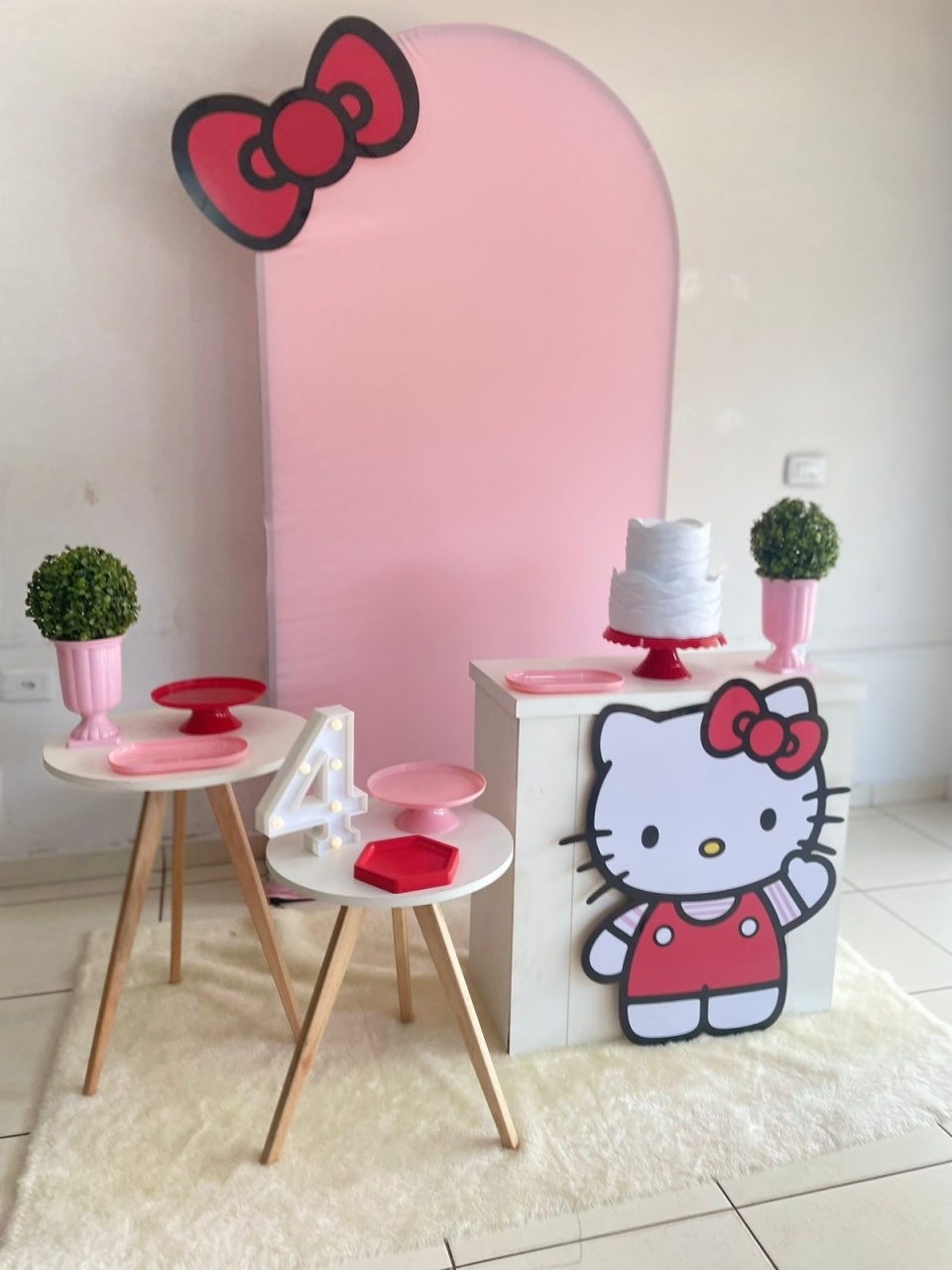 Hello Kitty Mesa Pé Palito - LuaPegueMonte