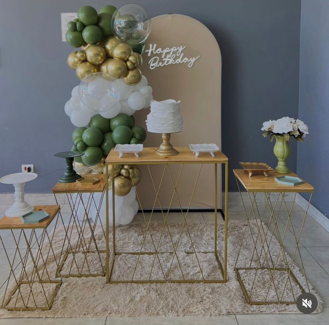 Decor Nude E Verde Com Mesa Teia C/ Balões - LuaPegueMonte
