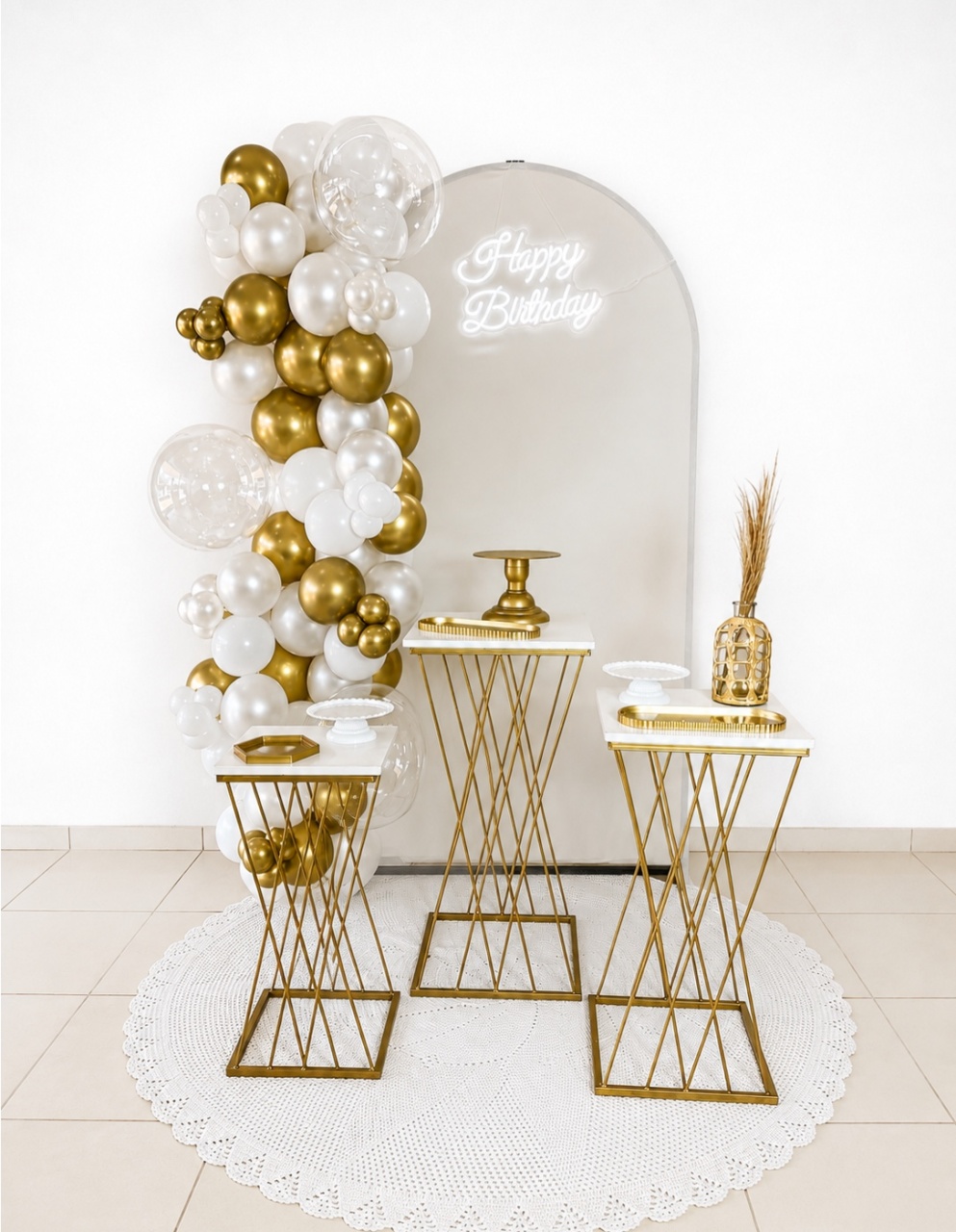 Branco E Dourado C/ Balões - LuaPegueMonte