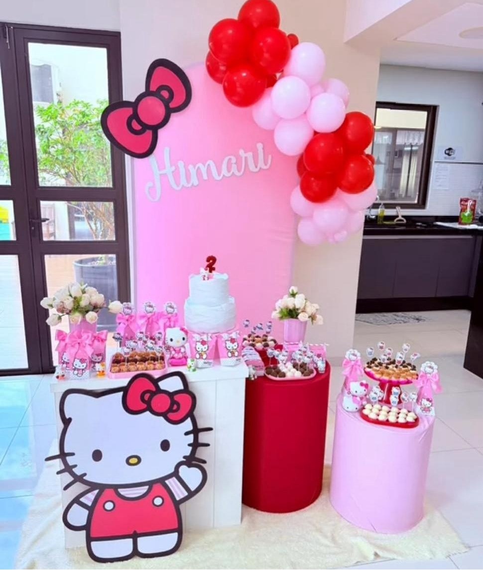 Hello Kitty C/ Arco Romano - LuaPegueMonte