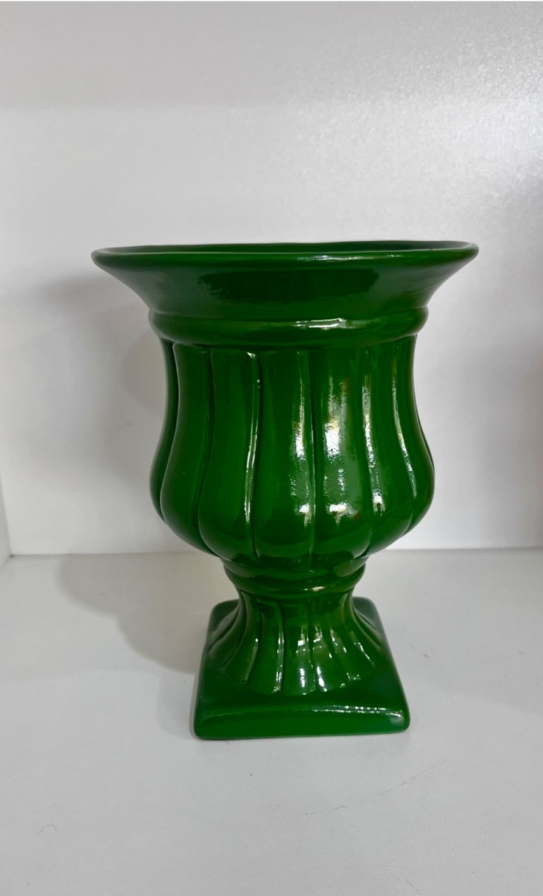 491- Vaso de Ceramica Detalhe Grego Base Quadrada Verde Floresta 17 Cm Larg X 22 Cm Alt- G - PRIME DECOR RJ