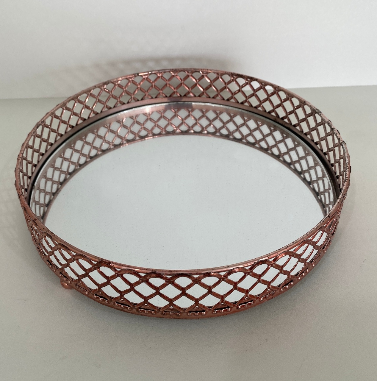 366- Bandeja  Rose Redonda de Ferro Vazado C/ Espelho C/ Apoio 20 Cm X 4,5 Cm Alt - M - PRIME DECOR RJ