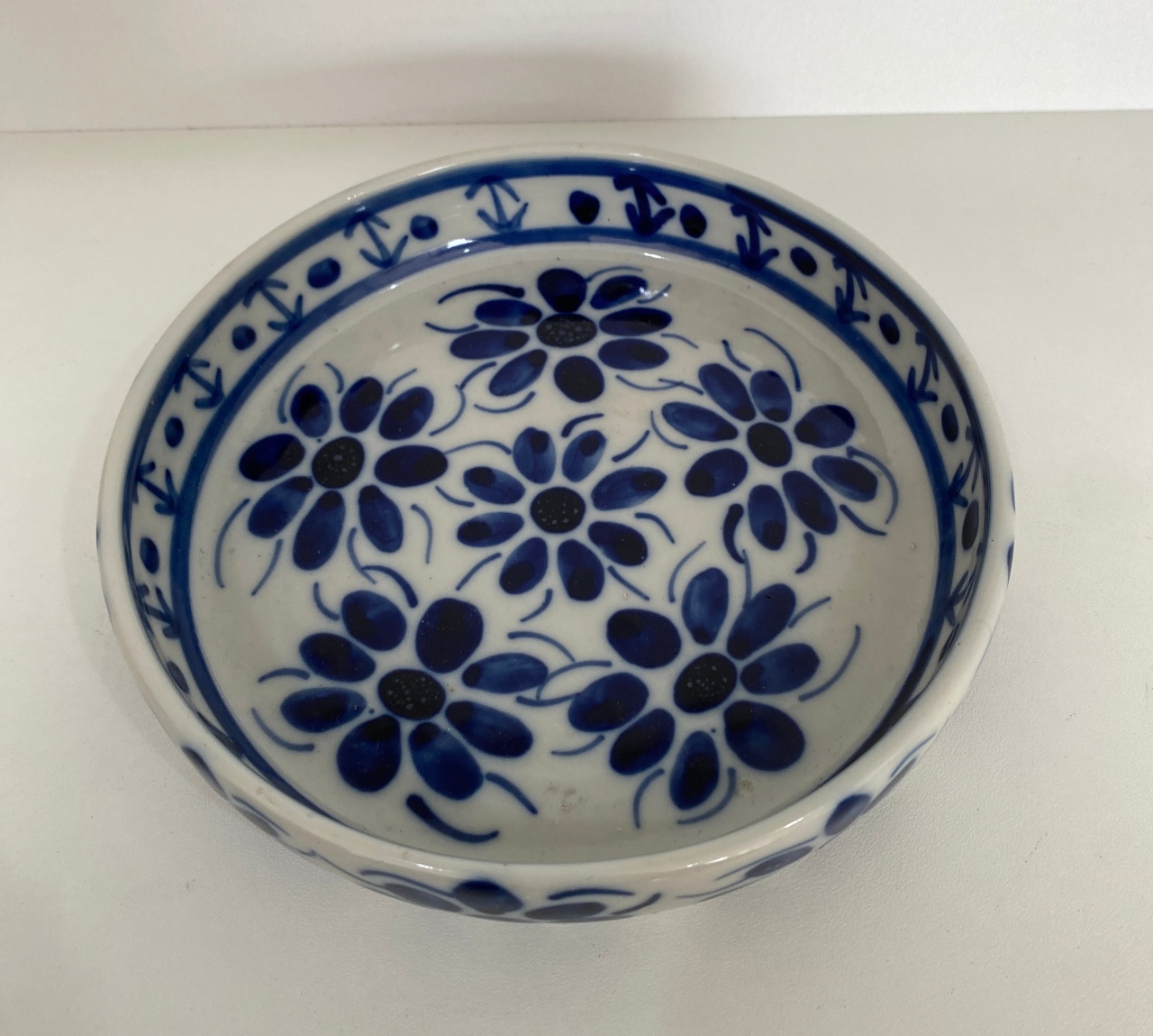 565- Bandeja de Ceramica Redonda Branco E Azul Com Borda Portuguesa 16,5 Cm Larg X 4 Cm Alt- Pp - PRIME DECOR RJ