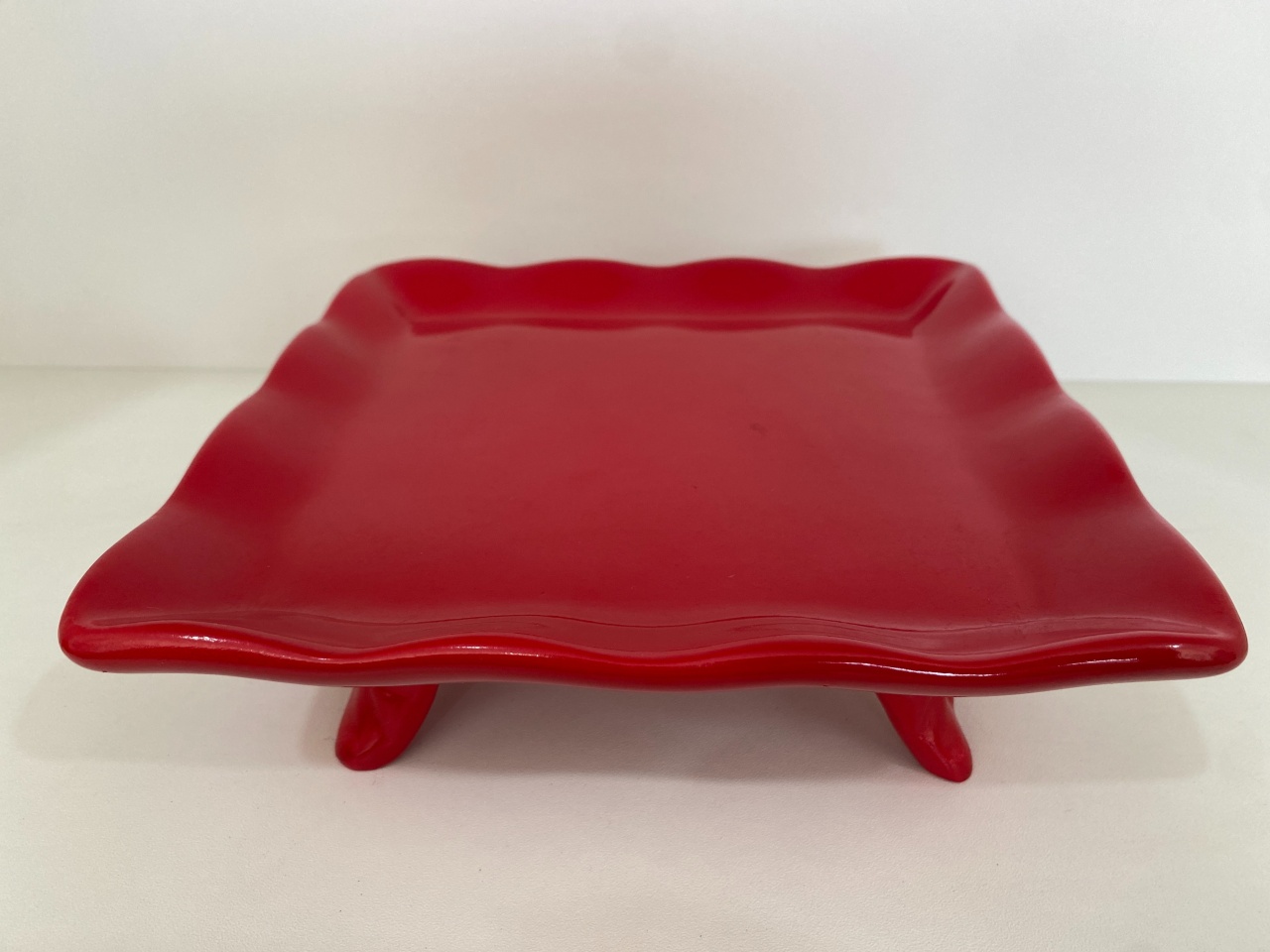 295- Bandeja de Ceramica Quadrada  C/ Apoio Vermelho Carmim 19 Cm Larg X 6 Cm Alt - M - PRIME DECOR RJ