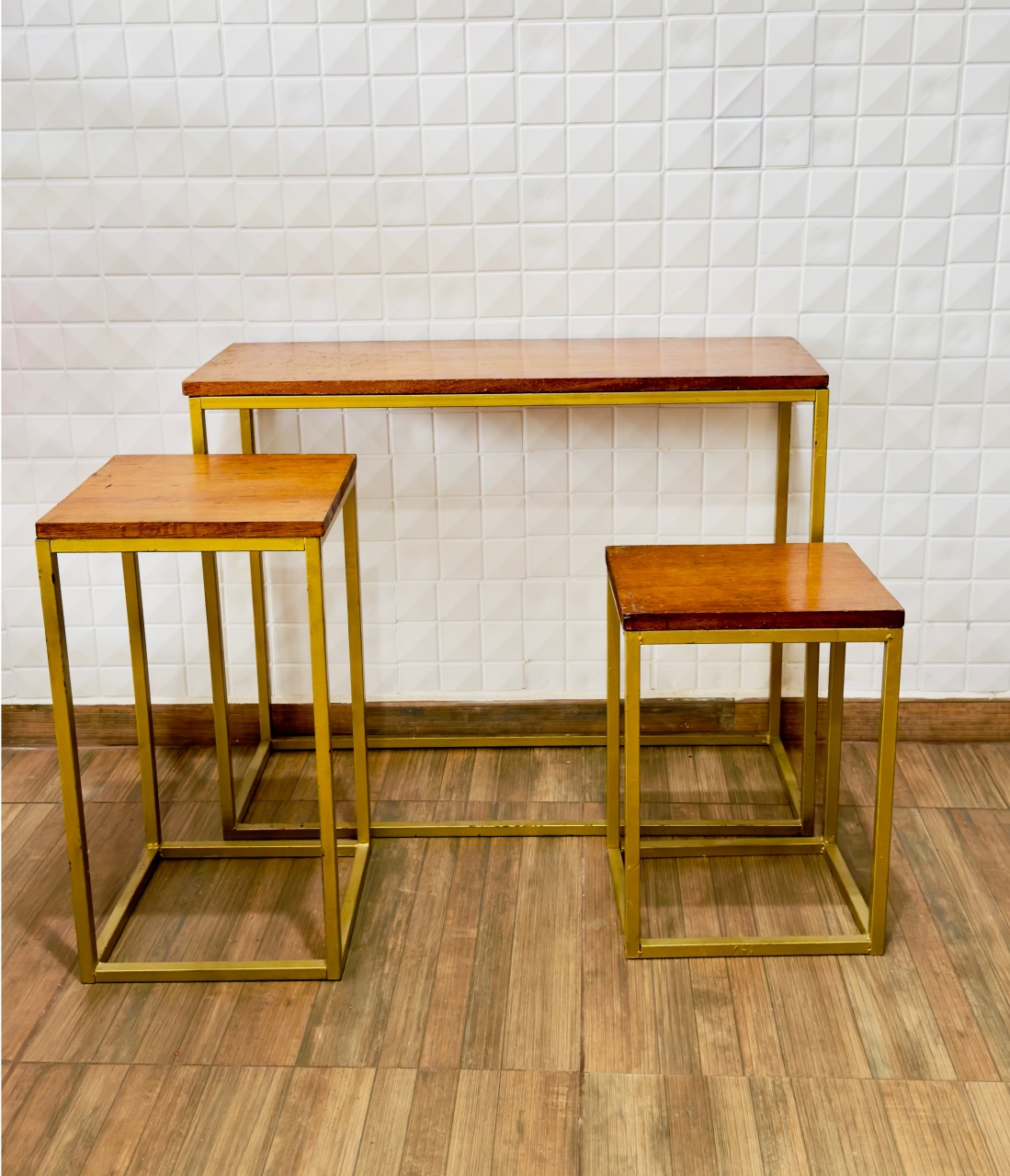 Trio de Mesa Industrial de Ferro Dourado Com Tampa de Madeira - PRIME DECOR RJ