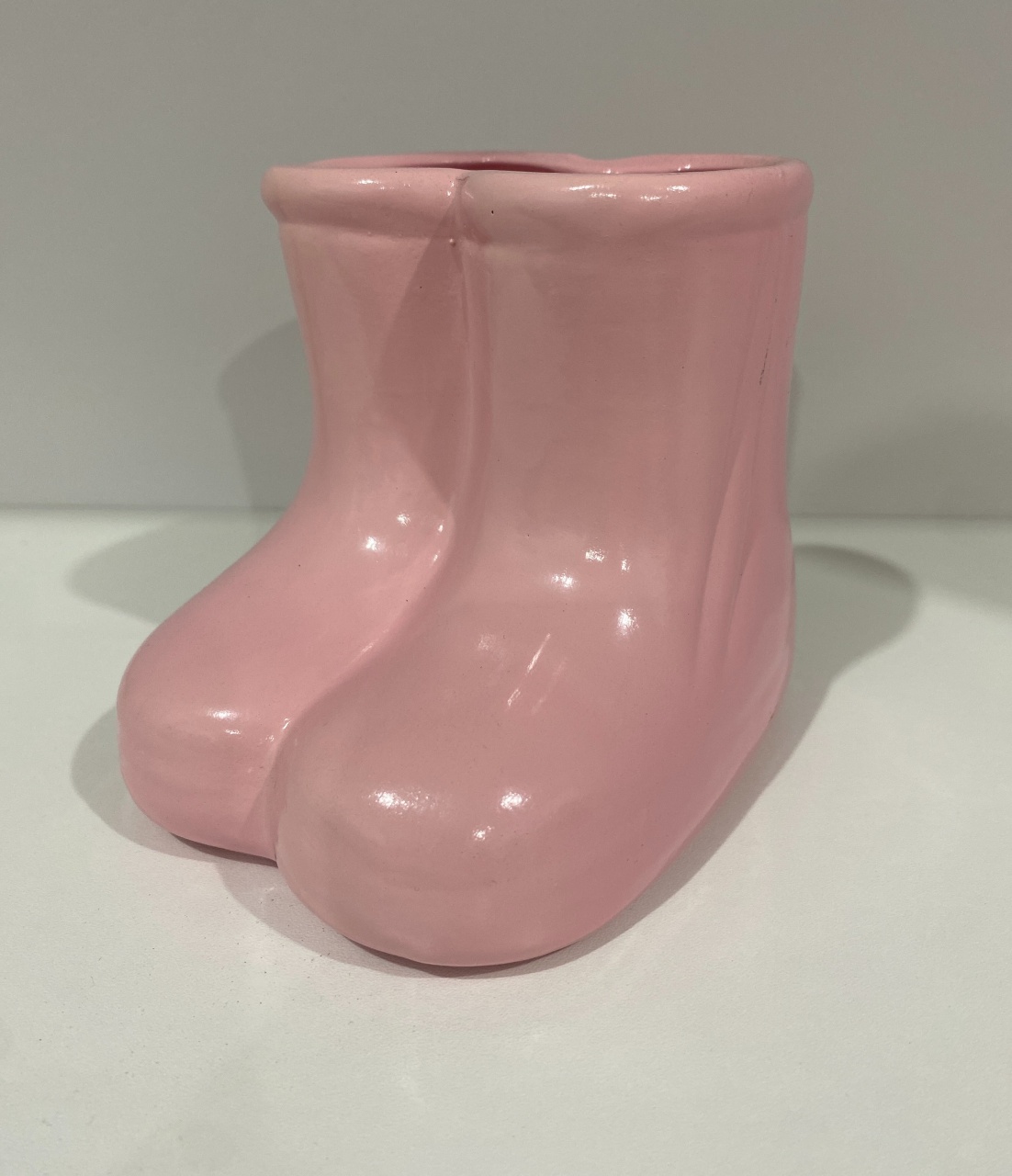 516 - Botinha Vaso Ceramica Rosa Bebê Detalhe Vaso 10Cm Larg X 12Cm Alt Peppa Pig - PRIME DECOR RJ