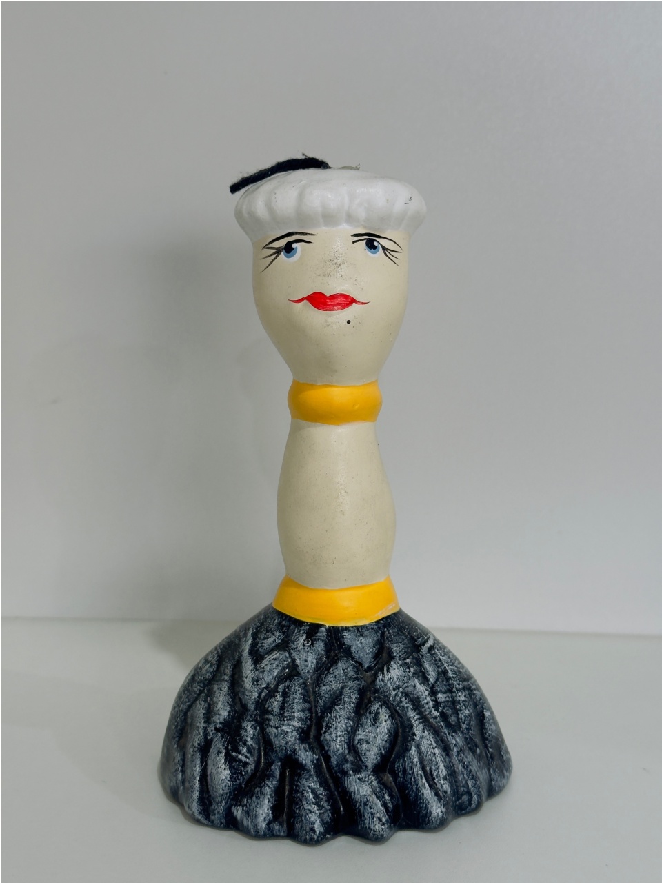 704- Espanador Fifi de A Bela E A Fera Enfeite de Ceramica 11 Cm Comp X 20 Cm Alt - M - PRIME DECOR RJ