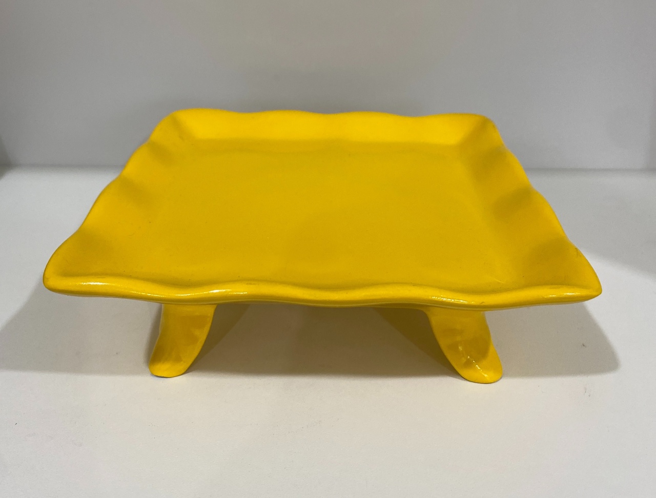 296- Bandeja de Ceramica Quadrada C/ Apoio Amarelo Canario 19Cm Larg X 6 Cm Alt - M  - PRIME DECOR RJ