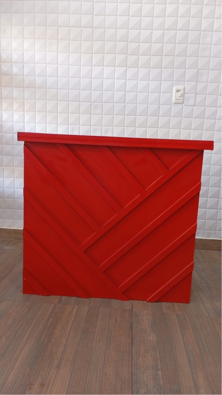 936- Comoda de Madeira Detalhe Frizada Vermelho 92 Cm Comp X 45 Cm Larg X 82 Cm Alt - PRIME DECOR RJ