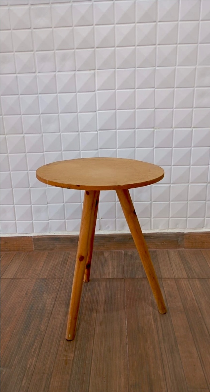 918- Mesa de Madeira Tripe Palito Redonda 44 Cm Larg X 50 Cm Alt- M - PRIME DECOR RJ