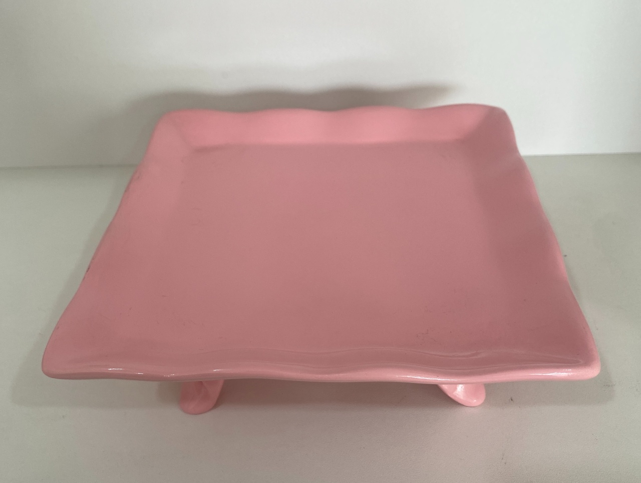 293- Bandeja de Ceramica Quadrada  C/ Apoio Rosa Cherry  19 Cm Larg X 6 Cm Alt - M - PRIME DECOR RJ