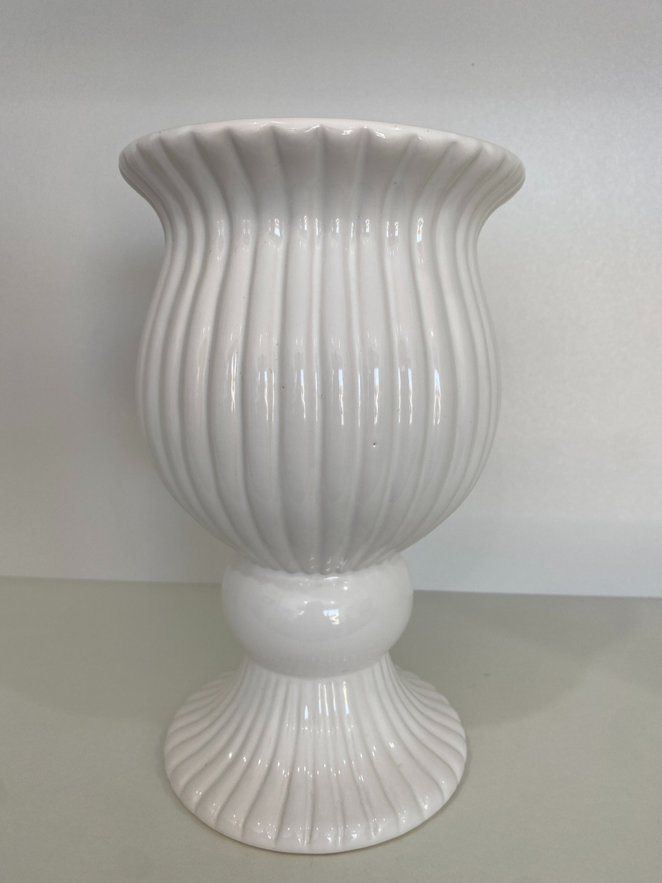 522- Vaso de Ceramica Detalhe Colonial Canelado Branco 15 Cm Larg X 24 Cm Alt G - PRIME DECOR RJ