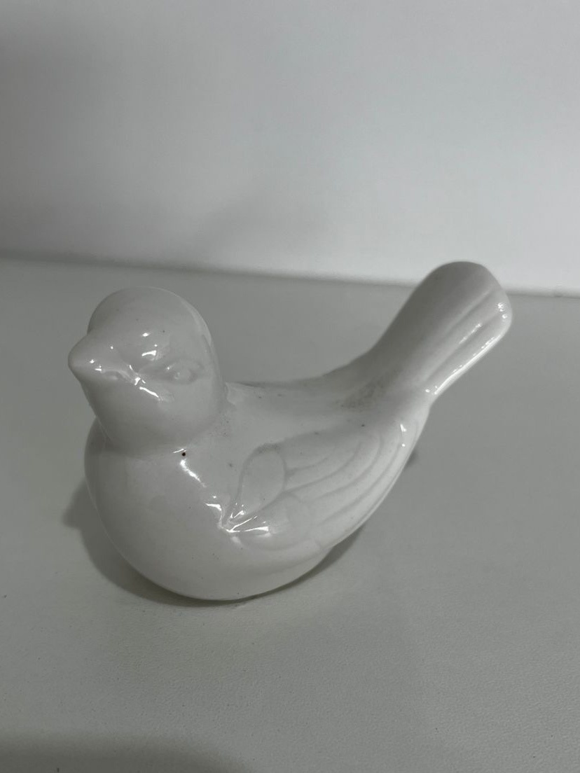 664- Passarinho Brancoenfeite de Ceramica 7 Cm Larg X 4 Cm Altm- Pp - PRIME DECOR RJ