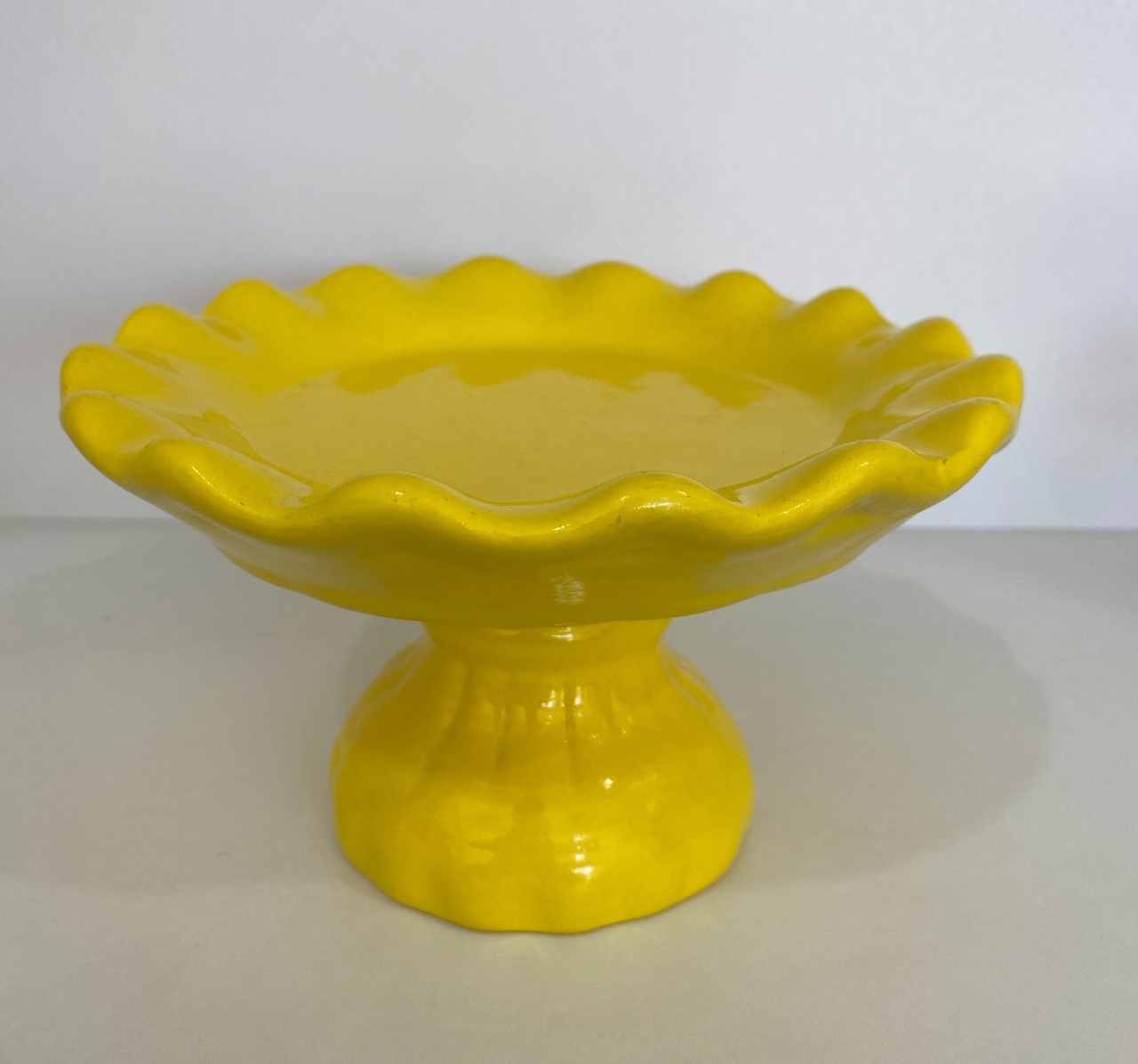 427- Boleira de Ceramica Detalhe Onda Amarelo 24 Cm Larg X 11,5 Cm Alt - M - PRIME DECOR RJ