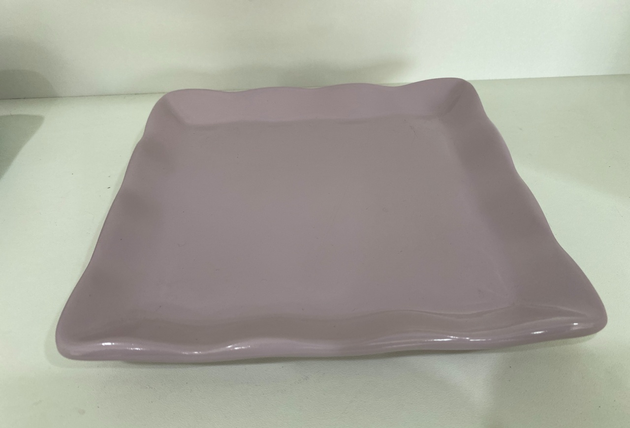 279- Bandeja de Ceramica Quadrada  S/ Apoio Lilas Pervinca 19,5 Larg X 3 Alt Cm - M  - PRIME DECOR RJ