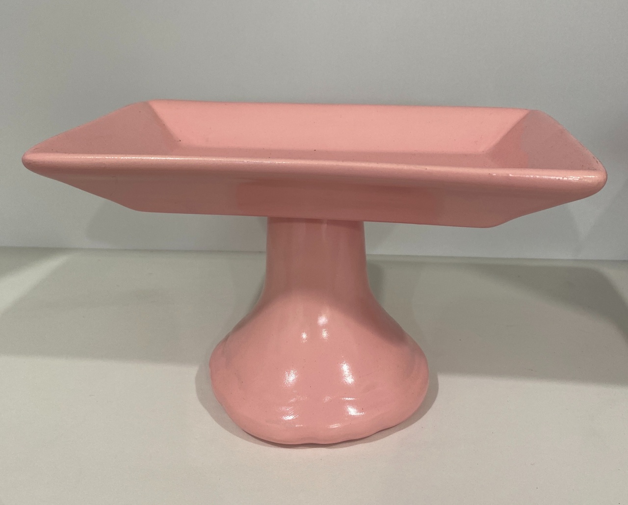 316- Bandeja Ceramica  Retangular C/ Apoio  Detalhe Lisa Rosa Cherry 14 Cm Larg X 22,5 Cm Comp X 13,5 Cm Alt - P - PRIME DECOR RJ