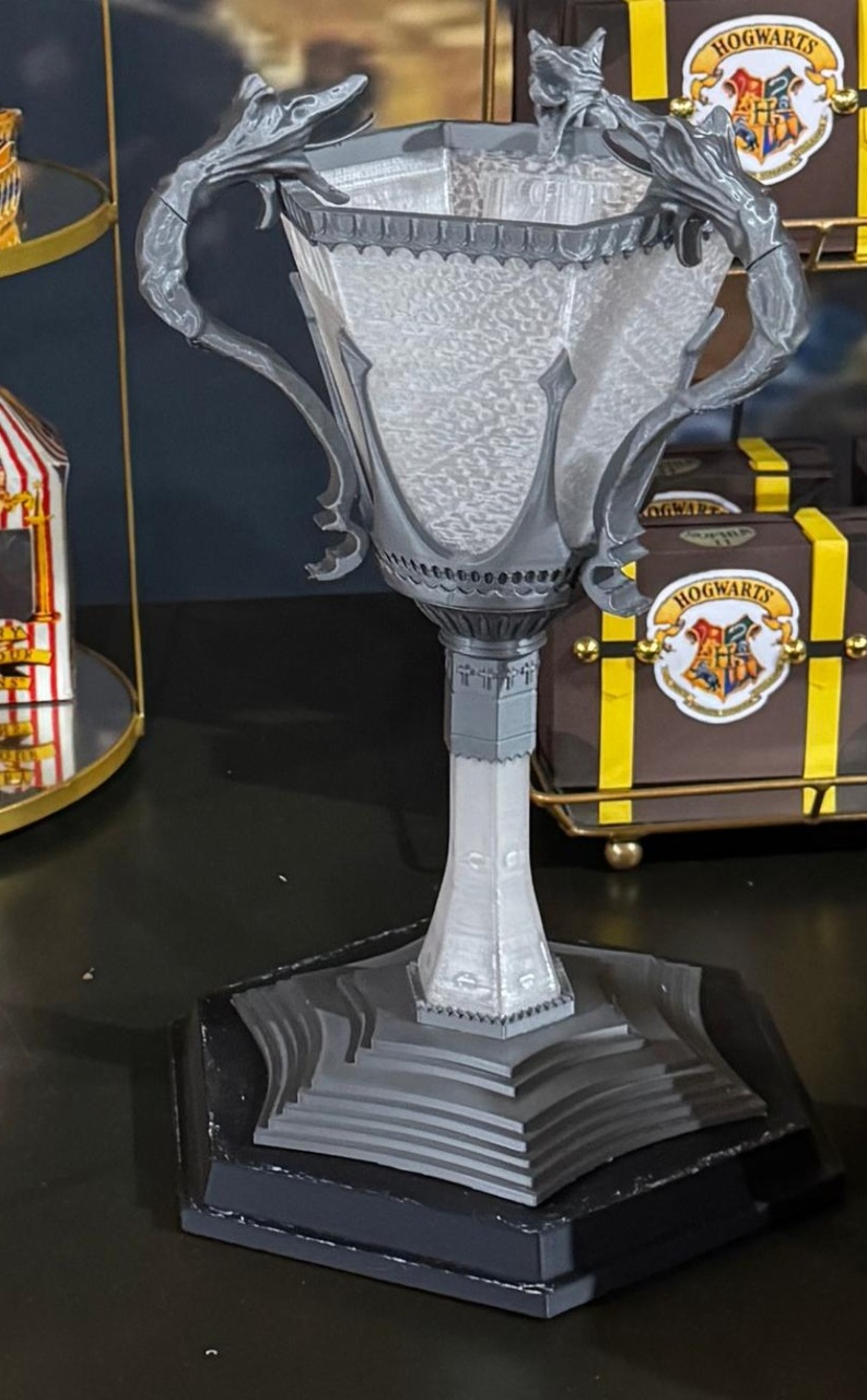 866- Enfeite  Taça Tribruxo Harry Potter 18 Cm Larg X 33 Cm Alt - G - PRIME DECOR RJ