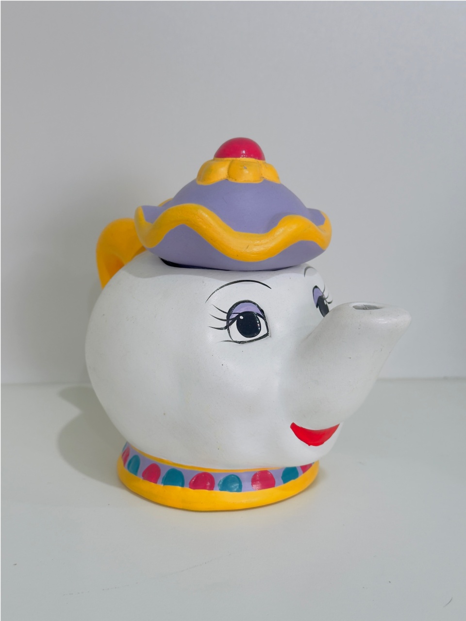 705- Bule Madame Somovar de A Bela E A Fera Enfeite de Ceramica 18 Cm Comp X 16 Cm Alt - G - PRIME DECOR RJ