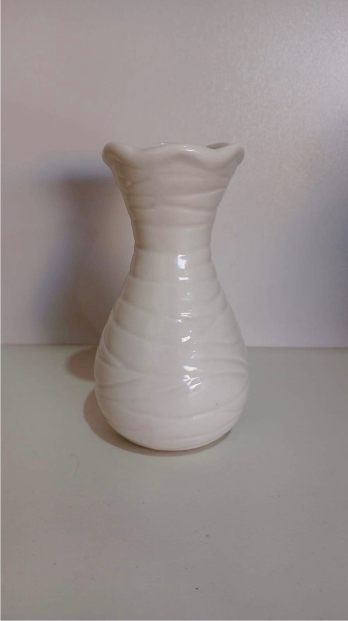 514- Vaso de Ceramica Detalhe Azaleia Branco 5,5 Cm Larg X 11 Alt - PRIME DECOR RJ