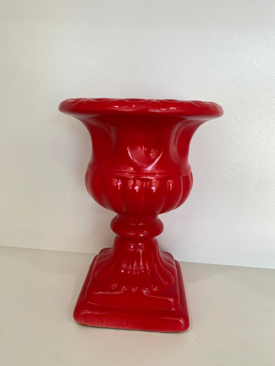 499- Vaso de Ceramica Detalhe Romano Base Quadrado Borda de Flor Vermelho Sangue 16 Cm Larg X 21 Cm Alt - G - PRIME DECOR RJ