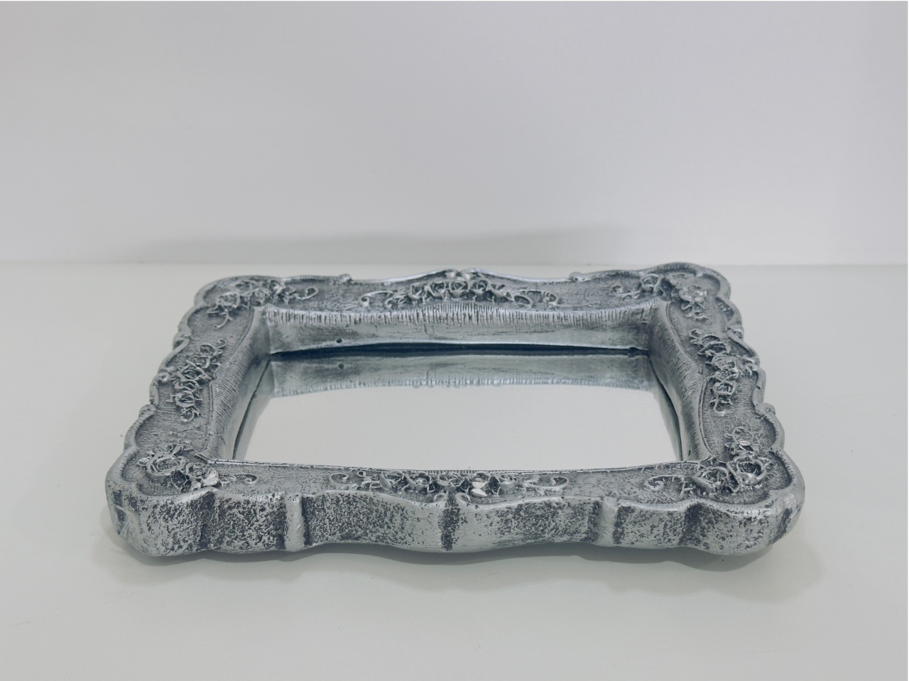 102- Bandeja Retangular Prata Gesso Decorado C/ Espelho 20 Cm X 16 Cm - M - PRIME DECOR RJ